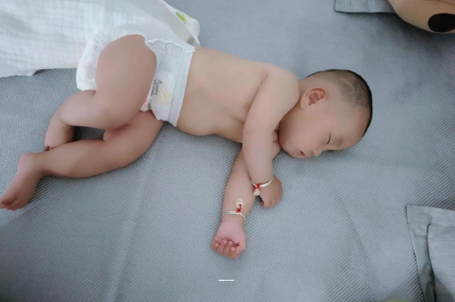 新乡孕妇肚子一跳一跳 新乡孕妇肚子一跳一跳